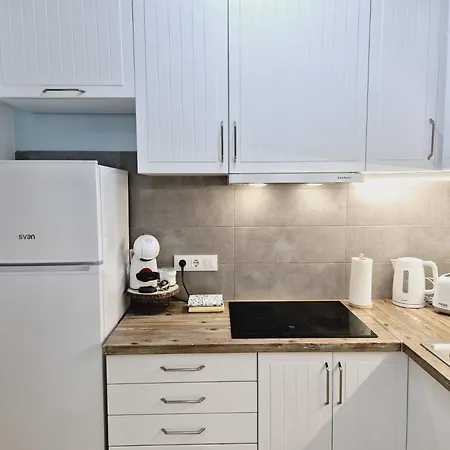 La Casa De Veronica - Serene With Shared Pool, Steps From The تورّيفيِخا