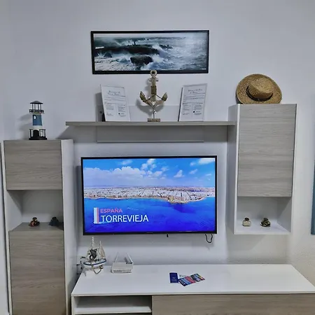 Apartamento La Casa De Veronica - Serene With Shared Pool, Steps From The Torrevieja