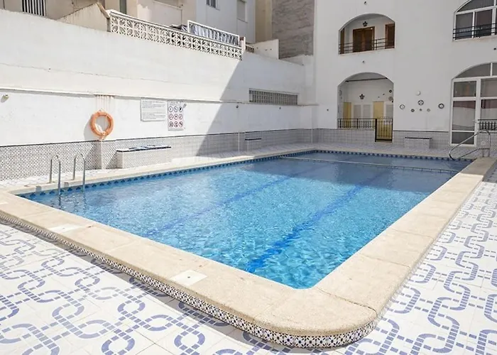 La Casa De Veronica - Serene With Shared Pool, Steps From The Torrevieja