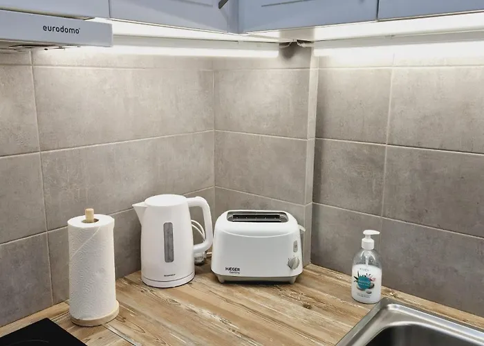 La Casa De Veronica - Serene With Shared Pool, Steps From The