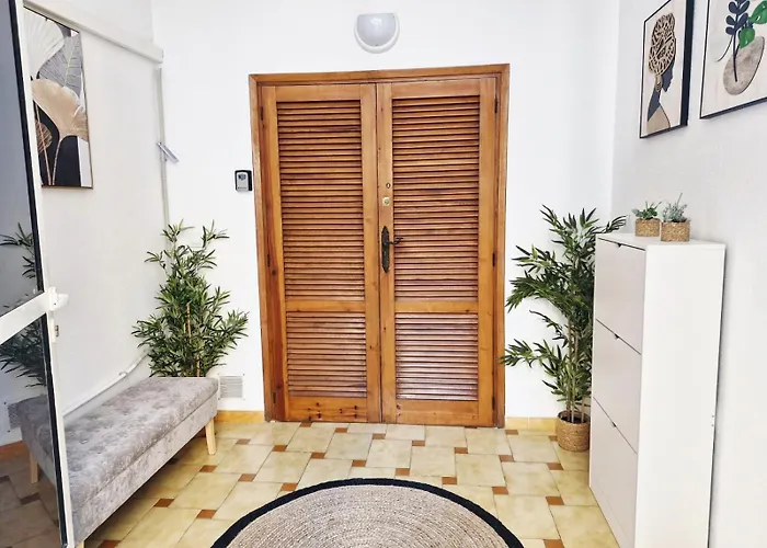 La Casa De Veronica - Serene With Shared Pool, Steps From The