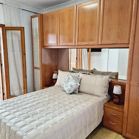 La Casa De Veronica - Serene With Shared Pool, Steps From The Appartement Torrevieja