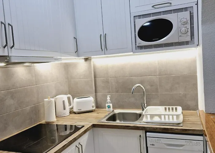 La Casa De Veronica - Serene With Shared Pool, Steps From The Apartment