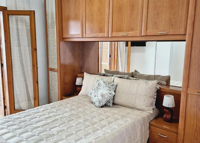 La Casa De Veronica - Serene With Shared Pool, Steps From The Apartment Torrevieja