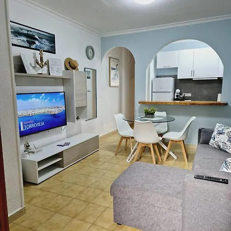 La Casa De Veronica - Serene With Shared Pool, Steps From The Τορεβιέχα